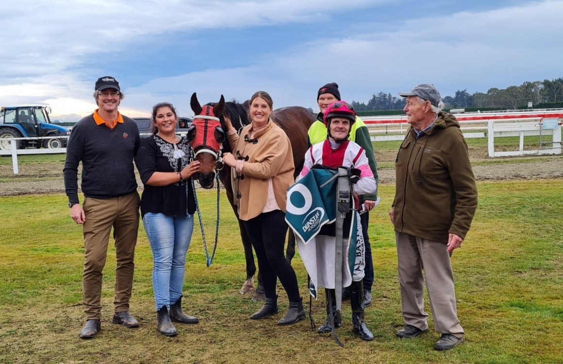 Take The Deel wins Dunstan Waimate Cup