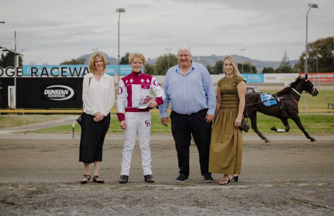 Dunstan Horsefeeds Welcomes Carter Dalgety as a Sponsored Dunstan Driver