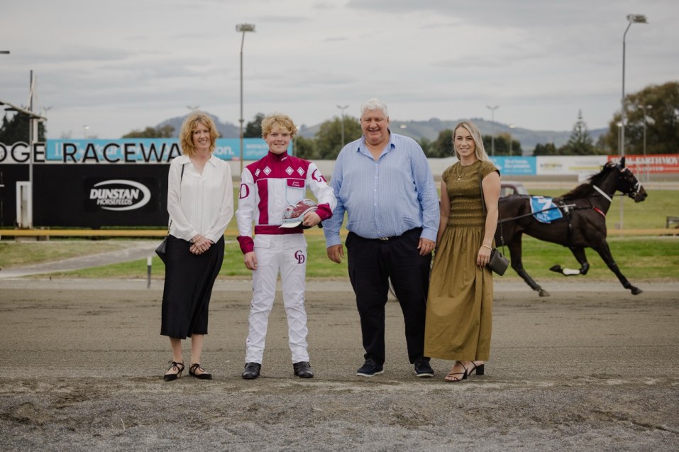 Dunstan Horsefeeds Welcomes Carter Dalgety as a Sponsored Dunstan Driver