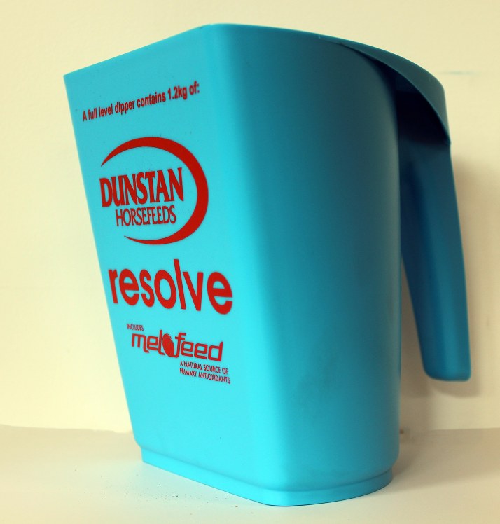 Dunstan Resolve Feed Scoop Blue